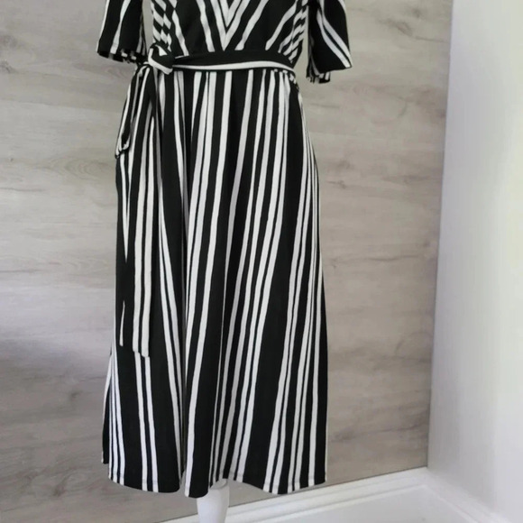 H&M Black White Striped Dress V-neck Size S Tie Wa - Picture 8 of 10